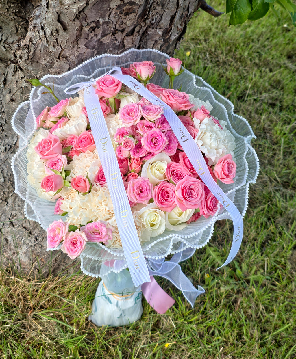 Exclusiv Sommarbukett med kvistrosor | Secret Garden