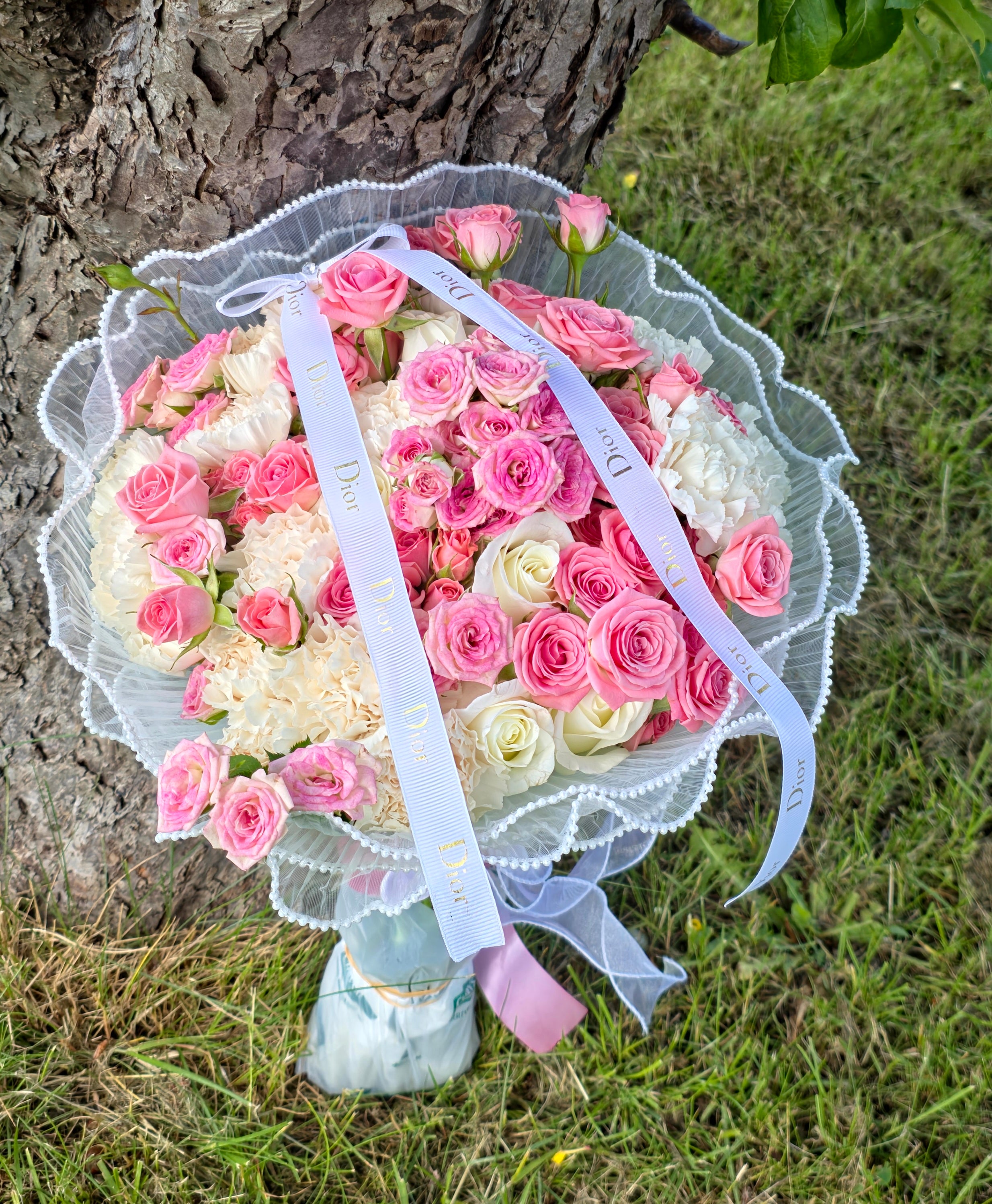 Exclusiv Sommarbukett med kvistrosor | Secret Garden
